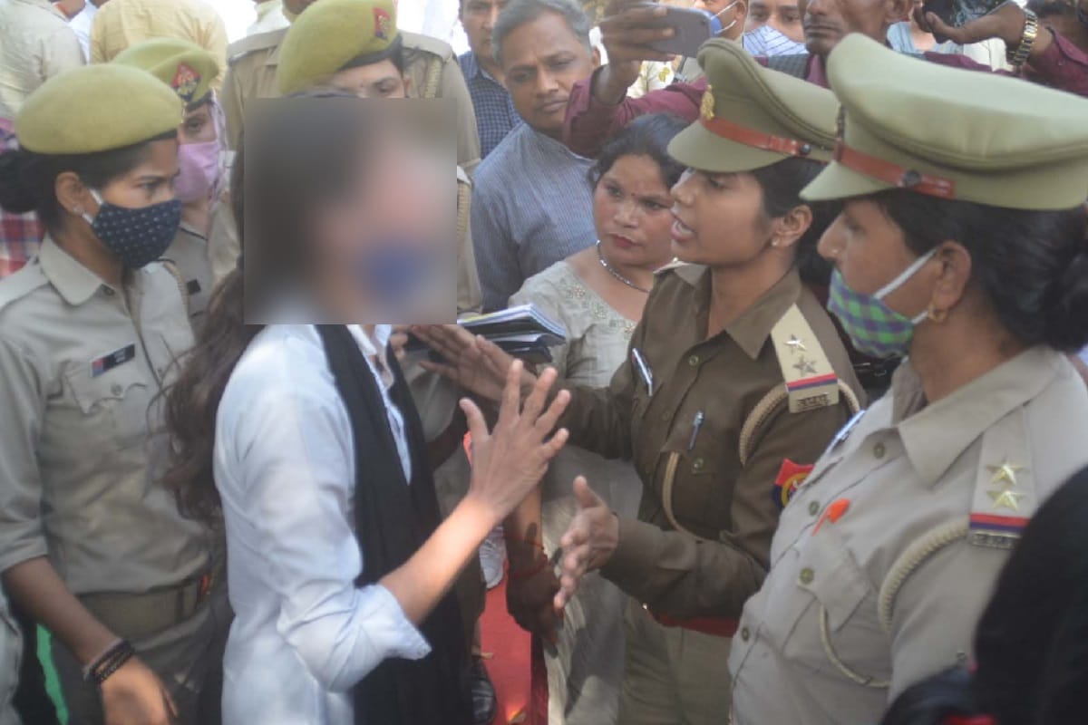 Baghpat News: A girl attempted self immolation in front of Minister Dr Dharam Singh Saini in a program and see photos