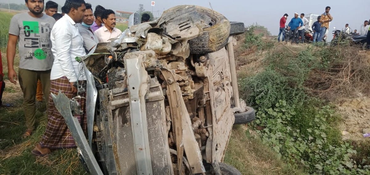 five people injured car overturned while learning to drive in azamgarh up