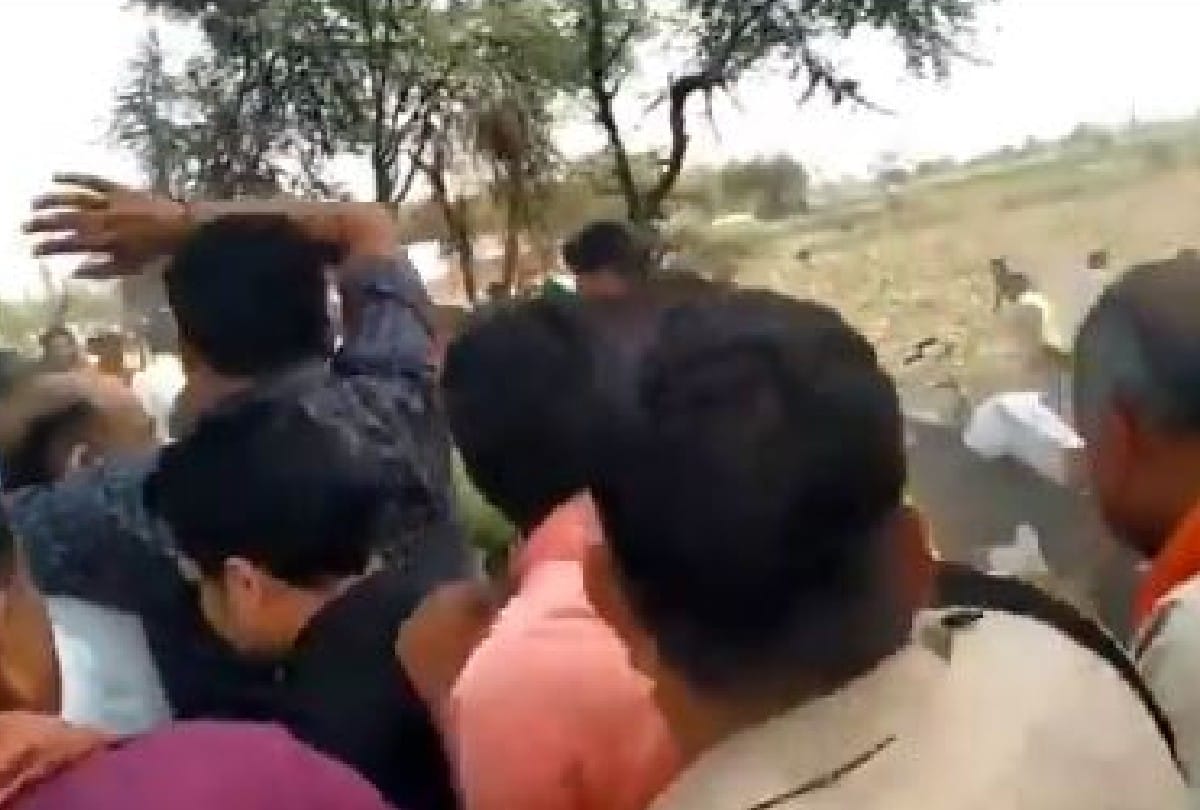 Farmers pelted stones on BJP leader convoy in Mathura