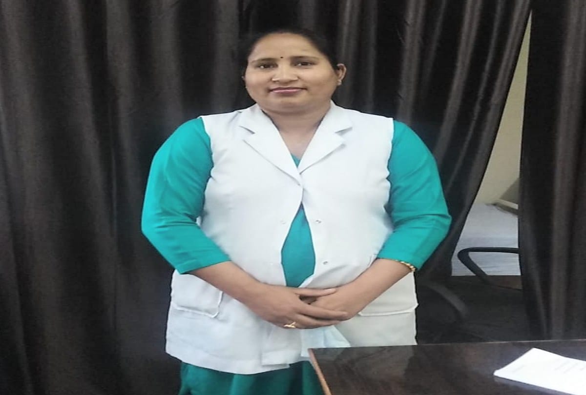 Corona warriors kalpana thakur continued giving duty despite 10 month old son and Daughter leg broken
