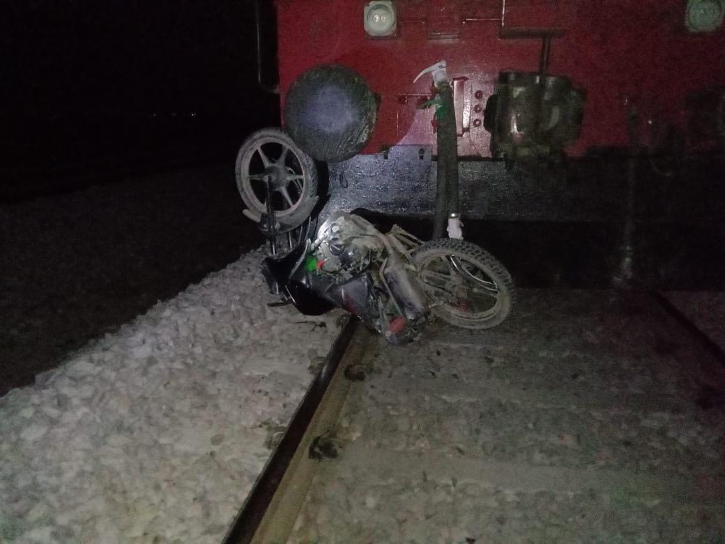 Bike collided with Sabarmati Express, train standing for 25 minutes