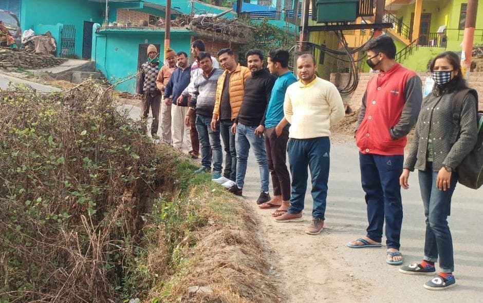 Demonstration demanding road widening in hazardous places