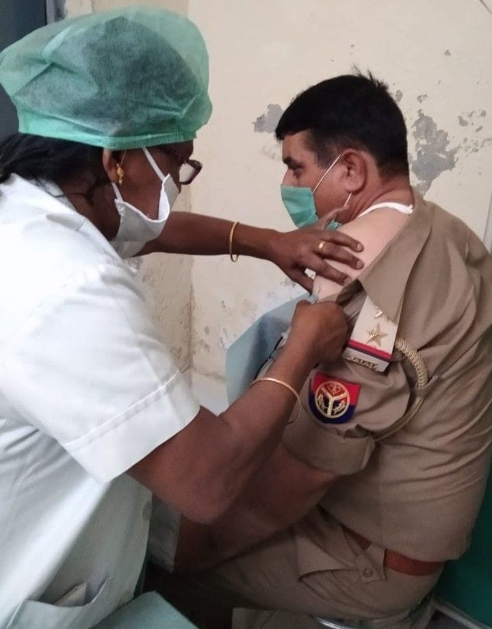 Hathras: 4803 people received corona vaccine in 33 hospitals