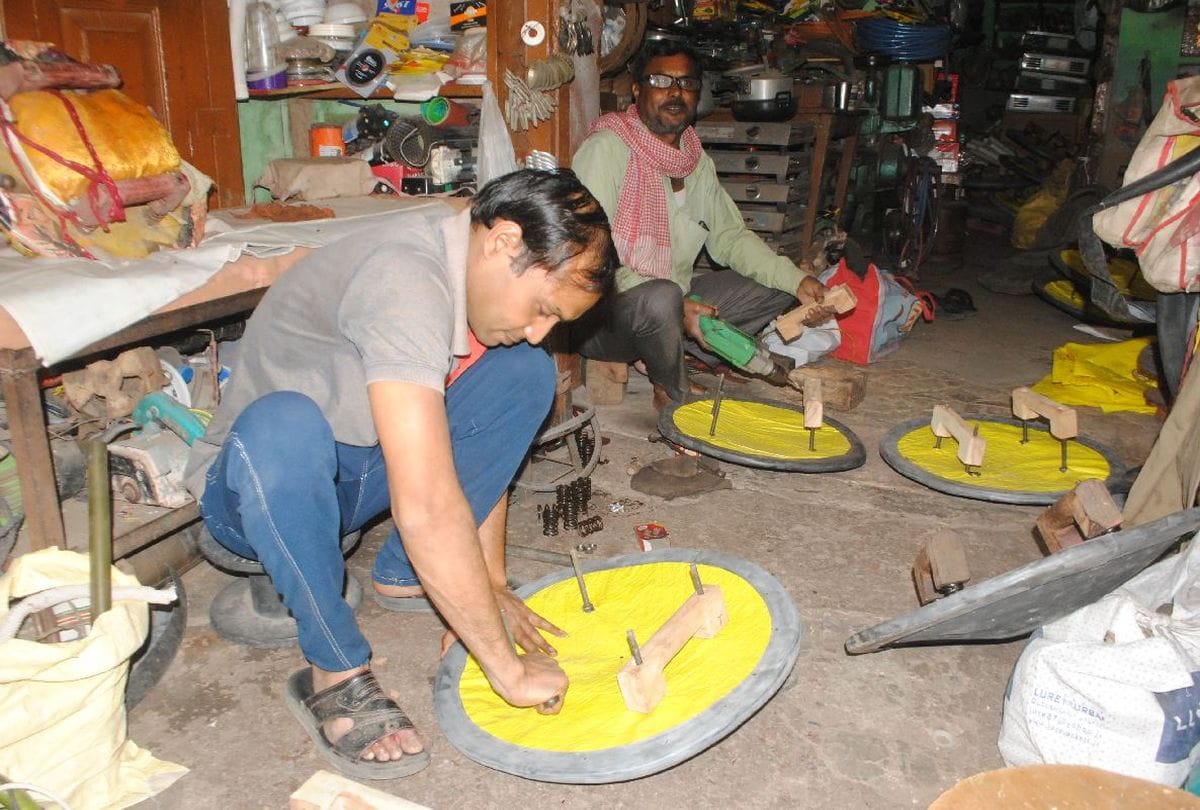 people makes dhal for barsana lathmar holi in mathura