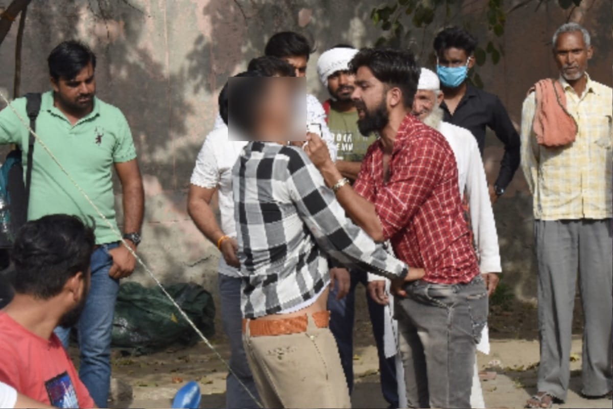 Uttar Pradesh News: Two youths were harassing to a girl and beaten up daroga in Meerut and see photos