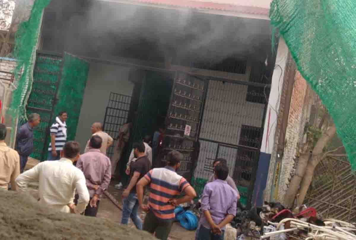 Kanpur: Fire in submersible pump warehouse in Kidwai Nagar