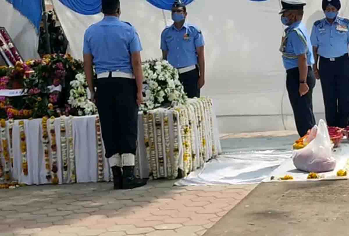 Aircraft accident: funeral of Jalaun's Lal martyred with guard of honor