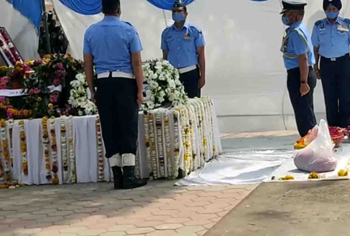 Aircraft accident: funeral of Jalaun's Lal martyred with guard of honor