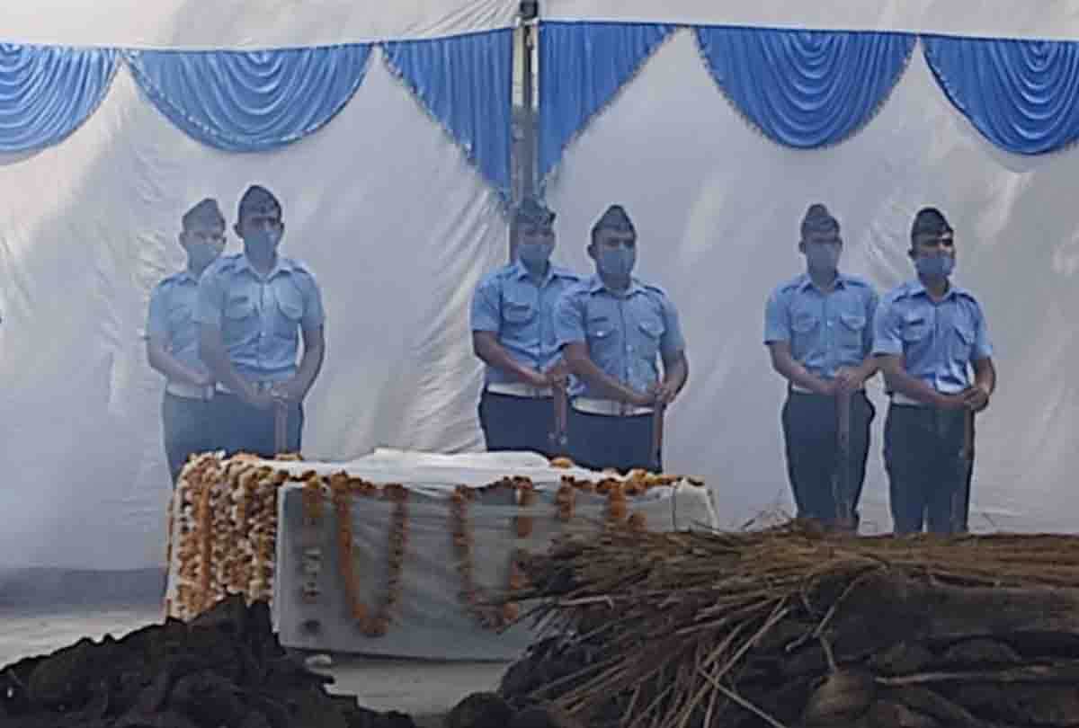 Aircraft accident: funeral of Jalaun's Lal martyred with guard of honor