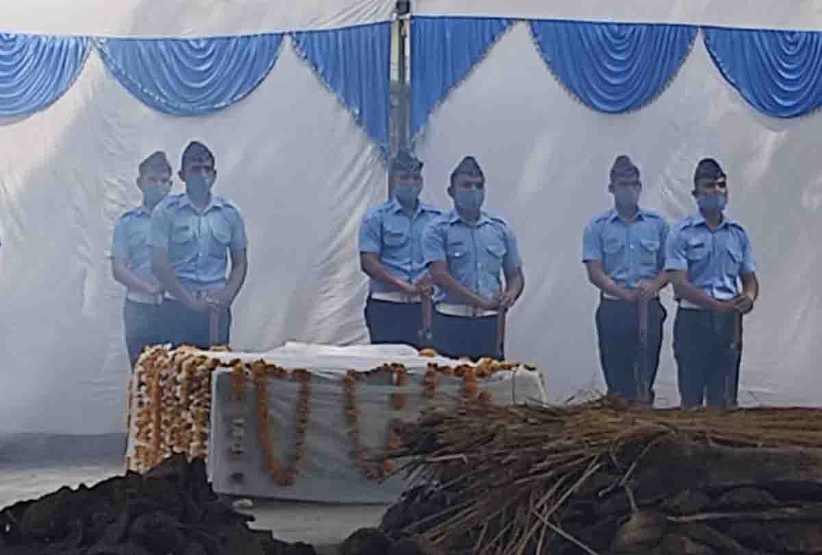 Aircraft accident: funeral of Jalaun's Lal martyred with guard of honor