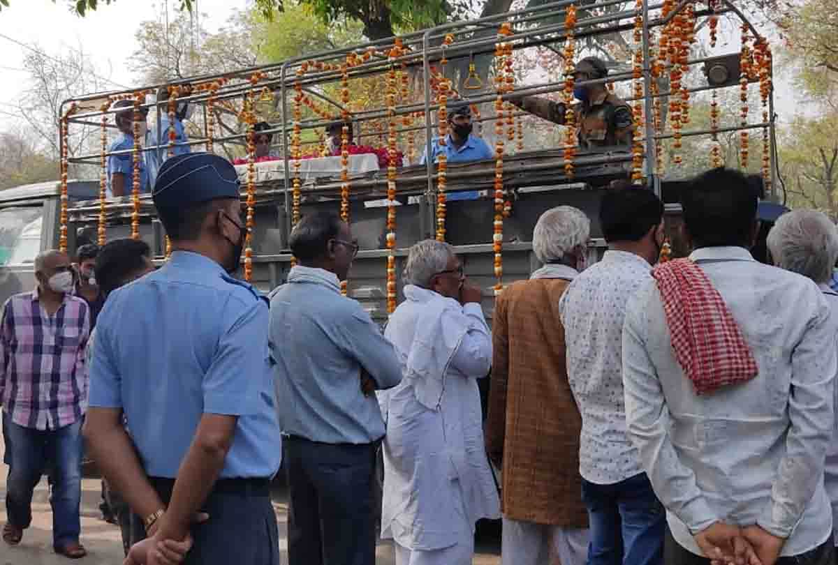 Aircraft accident: funeral of Jalaun's Lal martyred with guard of honor