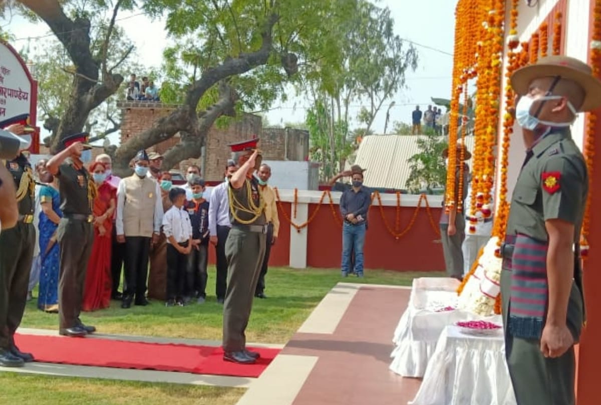 Chief of Army reached Sitapur, said - Manoj Pandey is the pride of the whole country, the statue was unveiled