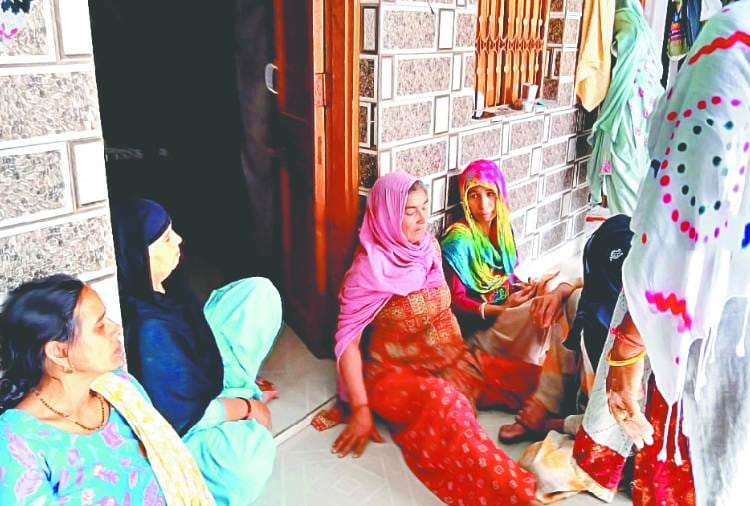 Policeman shoots gangster outside sonipat court in Haryana
