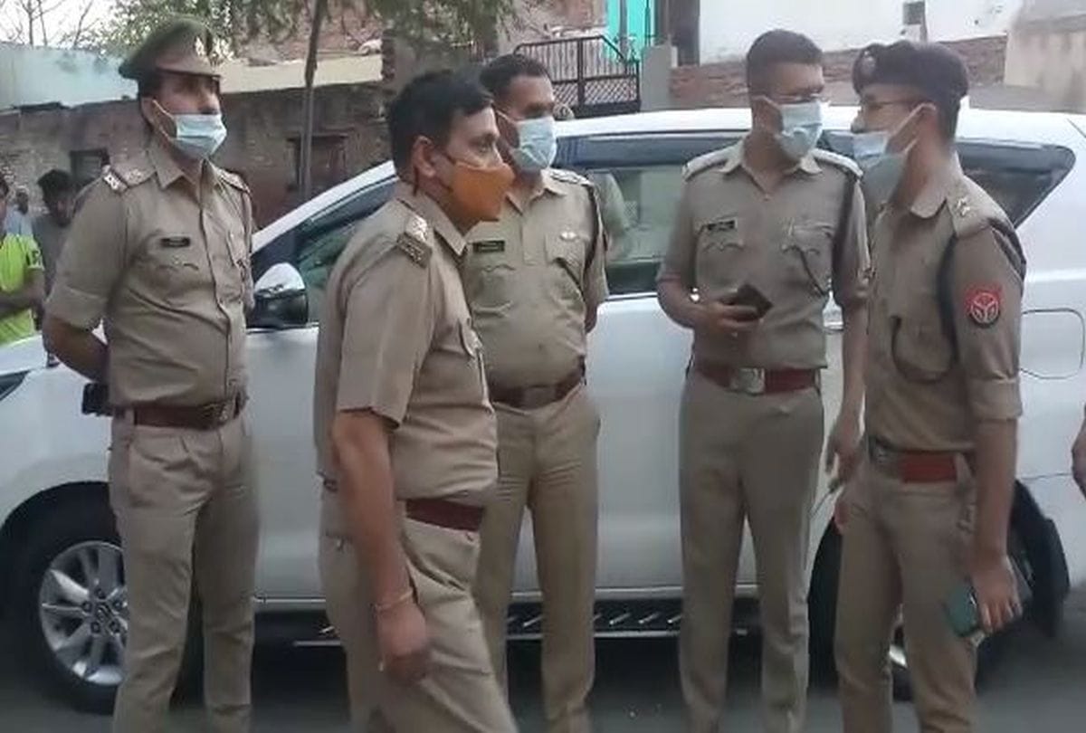 Minor Girl Murdered In Agra Dead Body Found In Yamuna Kinara Forest