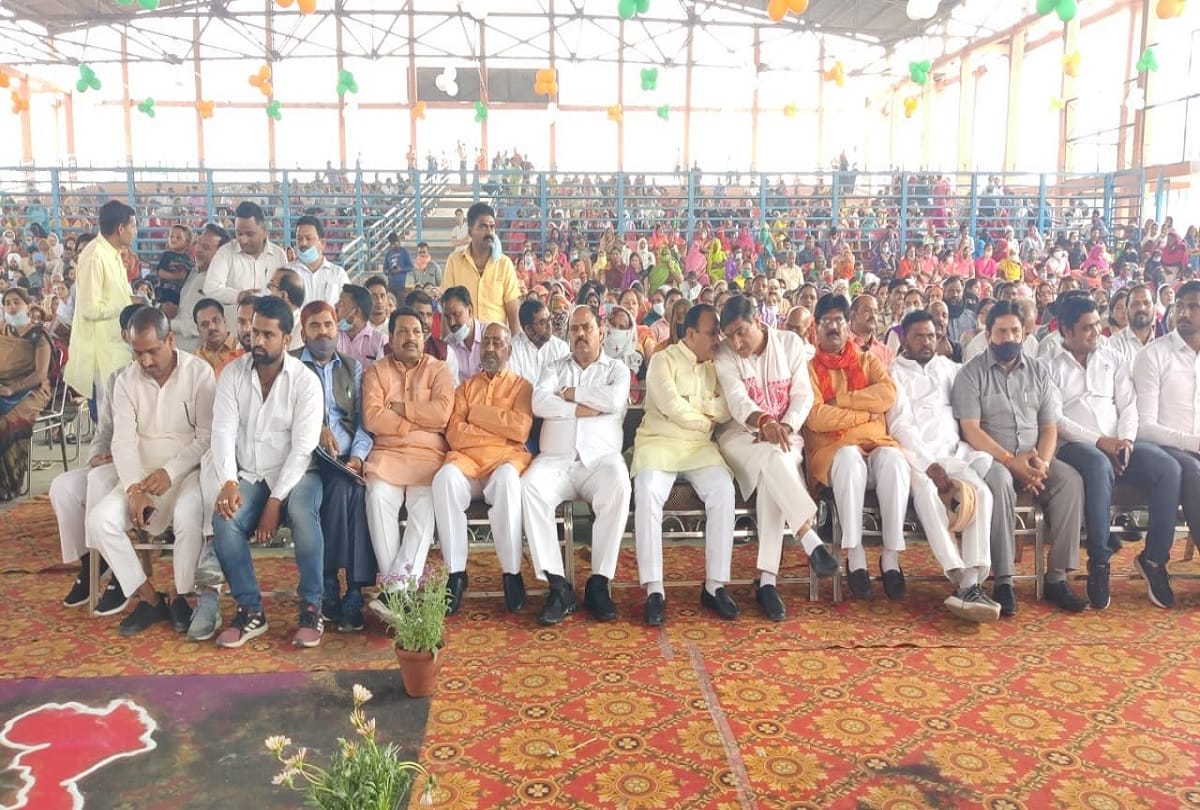 up government BJP MP and MLA clash with District Magistrate in Aligarh