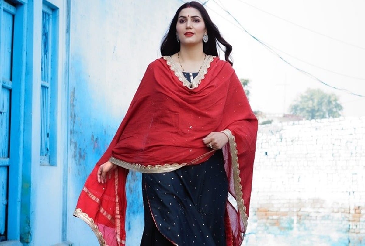 Sapna Chaudhary speaks exclusively to Pankaj Shukla about her career struggle and co actors  पंकज शुक्ल  हिंदीभाषी राज्यों के क्षेत्रीय सितारों की जब भी बात होती है तो इन दिनों सपना चौधरी का नाम सबसे आगे आता है। उनके डांस वीडियो के करोड़ों दीवाने हैं