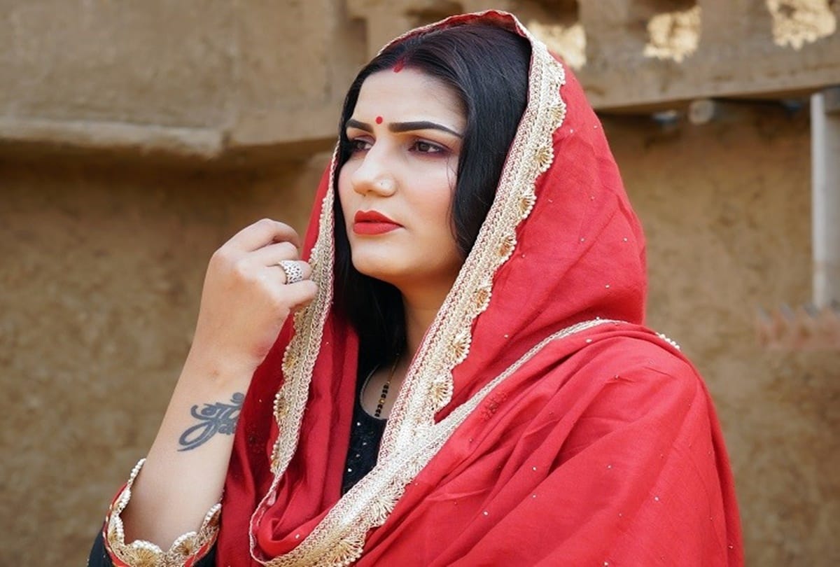Sapna Chaudhary speaks exclusively to Pankaj Shukla about her career struggle and co actors  पंकज शुक्ल  हिंदीभाषी राज्यों के क्षेत्रीय सितारों की जब भी बात होती है तो इन दिनों सपना चौधरी का नाम सबसे आगे आता है। उनके डांस वीडियो के करोड़ों दीवाने हैं