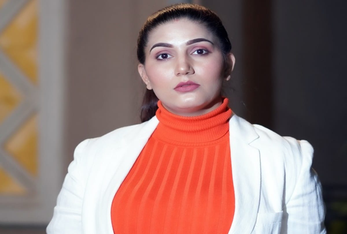 Sapna Chaudhary speaks exclusively to Pankaj Shukla about her career struggle and co actors  पंकज शुक्ल  हिंदीभाषी राज्यों के क्षेत्रीय सितारों की जब भी बात होती है तो इन दिनों सपना चौधरी का नाम सबसे आगे आता है। उनके डांस वीडियो के करोड़ों दीवाने हैं