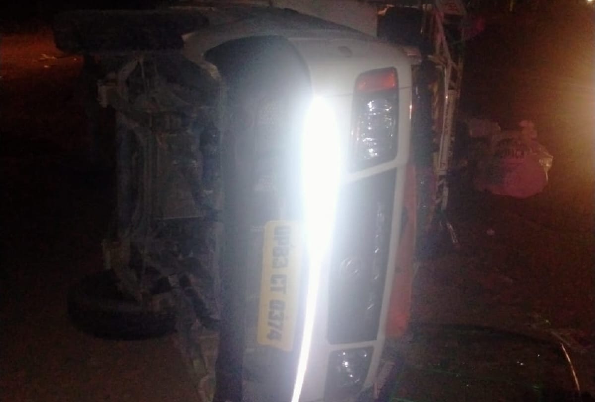 Tata 207 carrying 25 workers from Sohna to Bareilly meets accident in Aligarh many injured