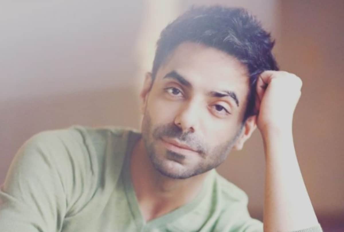 Aparshakti Khurana shares a picture announcing wife Aakriti's pregnancy Kartik Aaryan and other celebs congratulates the couple