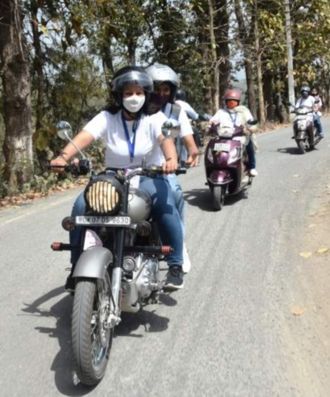 women bike rally : governor baby rani maurya shown flag to rally pictures will fill your mind with confidence