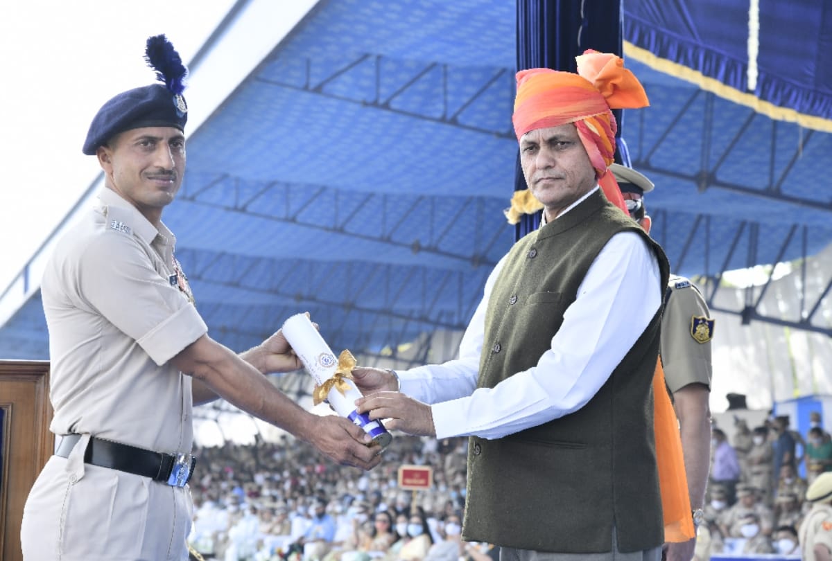 budhi Singh of Bilaspur awarded two police medals together, Union Minister of State Nityananda honored