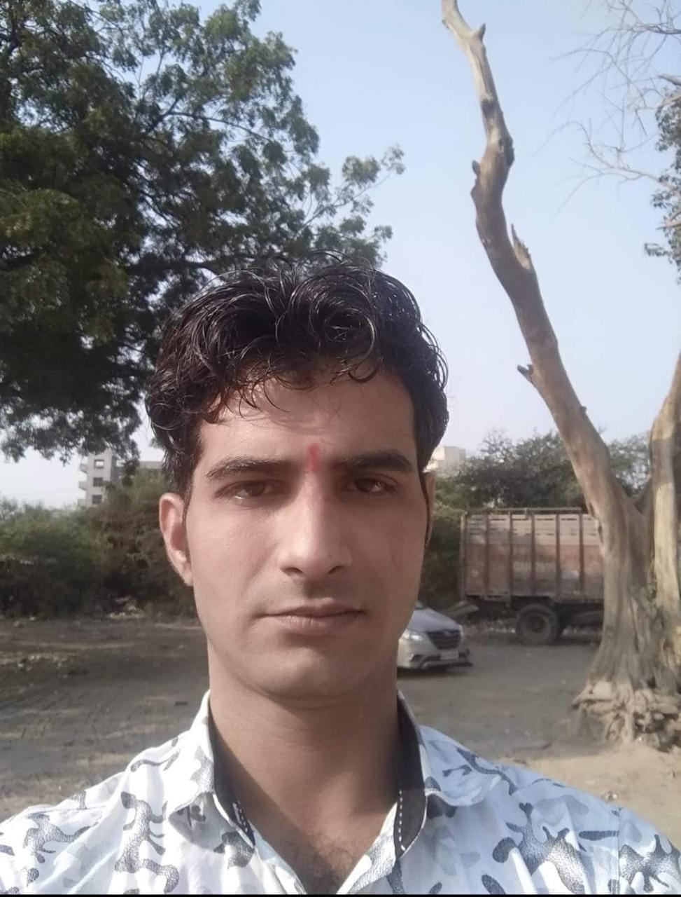Mathura: dead body of Babu of BSA office found on red mound
