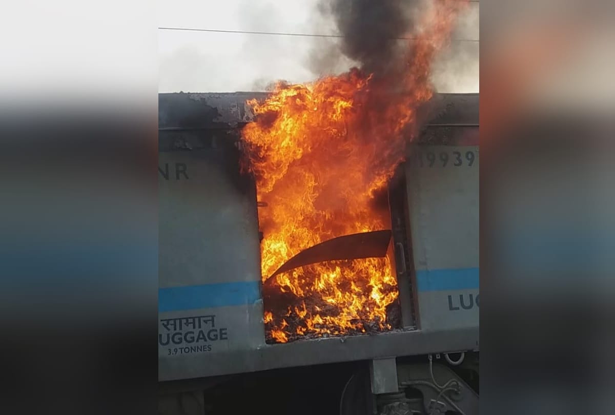 Fire in Shatabdi Express at Ghaziabad railway station Passengers remained in panic for one and a half hours