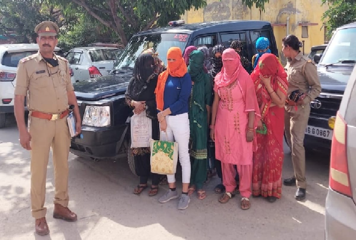sex racket bust in dankaur 23 arrested 6 policeman line hazir