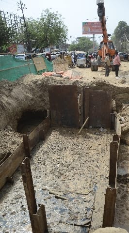 Now the sewer line is torn in front of Bareilly College