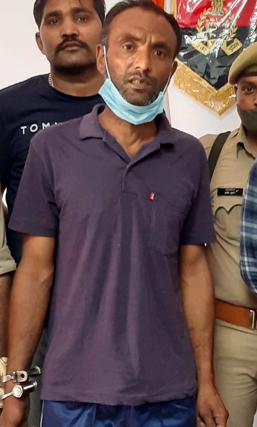 A prize of 50 thousand was arrested after the encounter