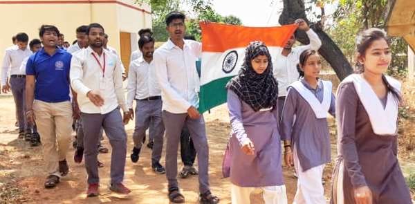 nikali tiranga raili