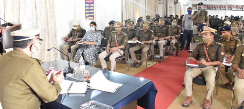 DIG Reprimands in Rudrapur Police line