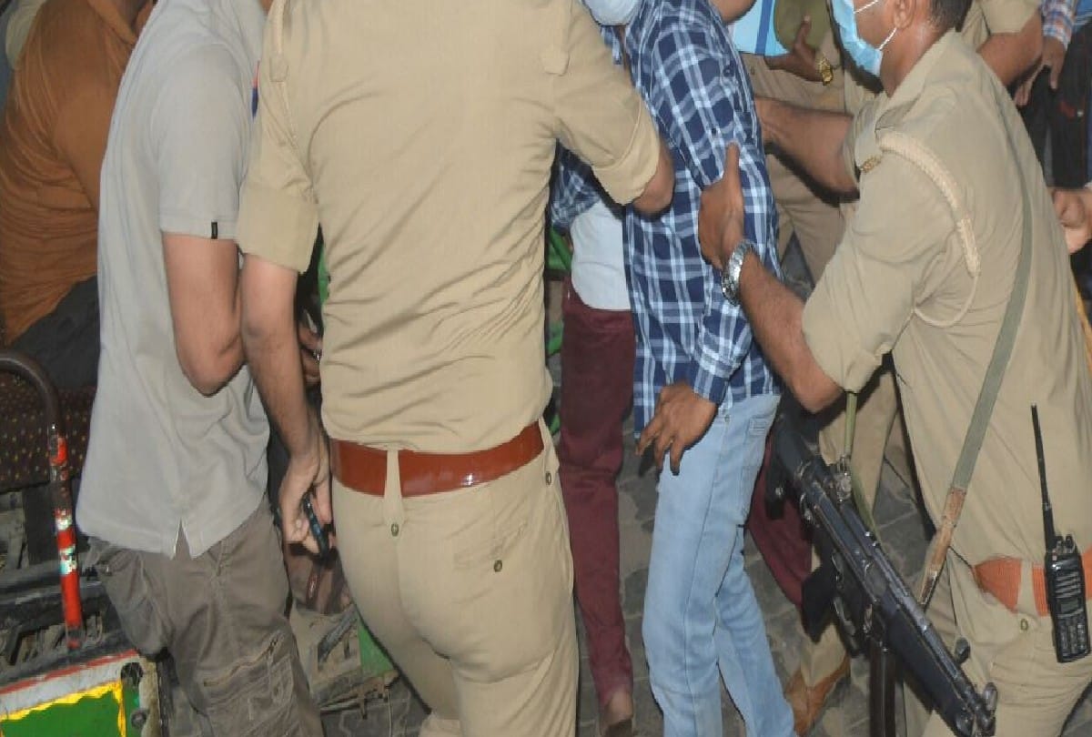 agra minor girl murder case: women protest in agra