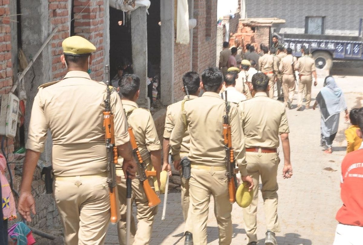 agra minor girl murder case: women protest in agra