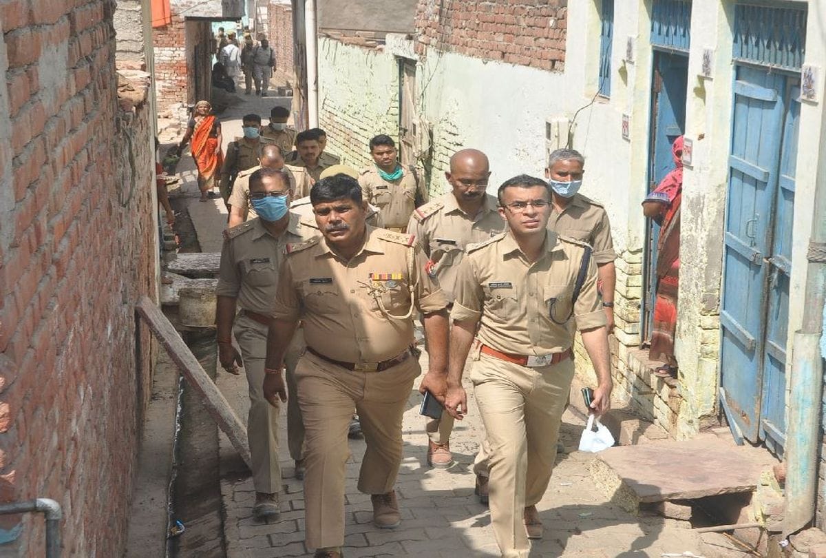 agra minor girl murder case: women protest in agra