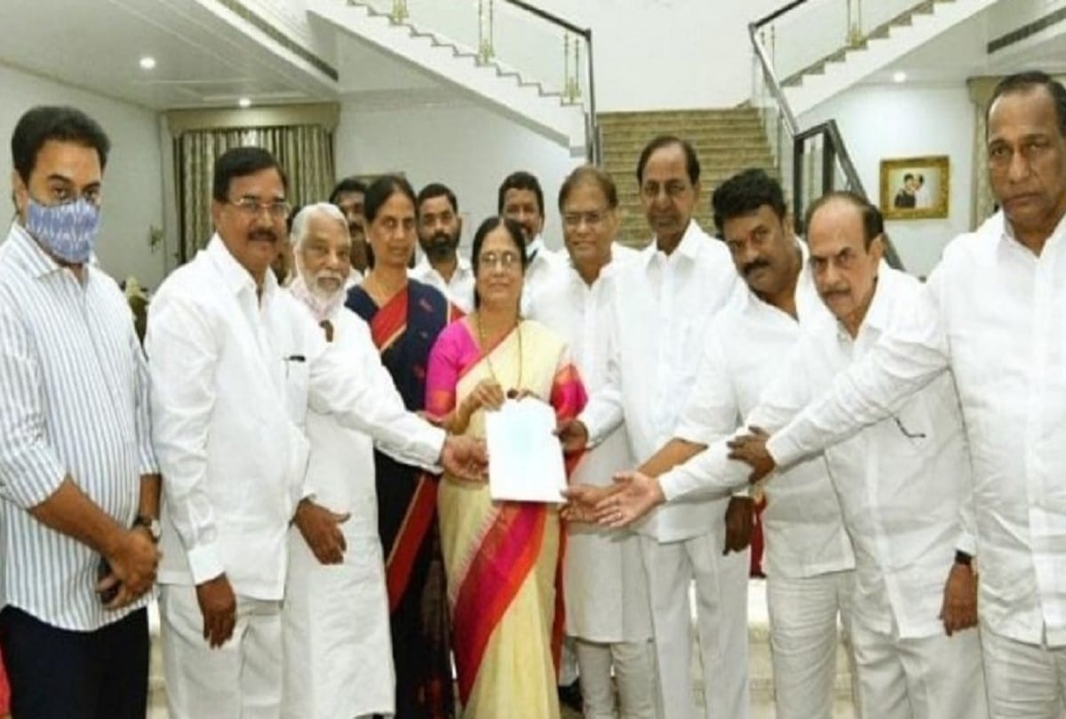 Telangana graduate mlc results 2021,Surabhi Vani devi daughter of former PM PV Narsimha Rao won Hyderabad Ranga Reddy Mahabubnagar graduates constituency