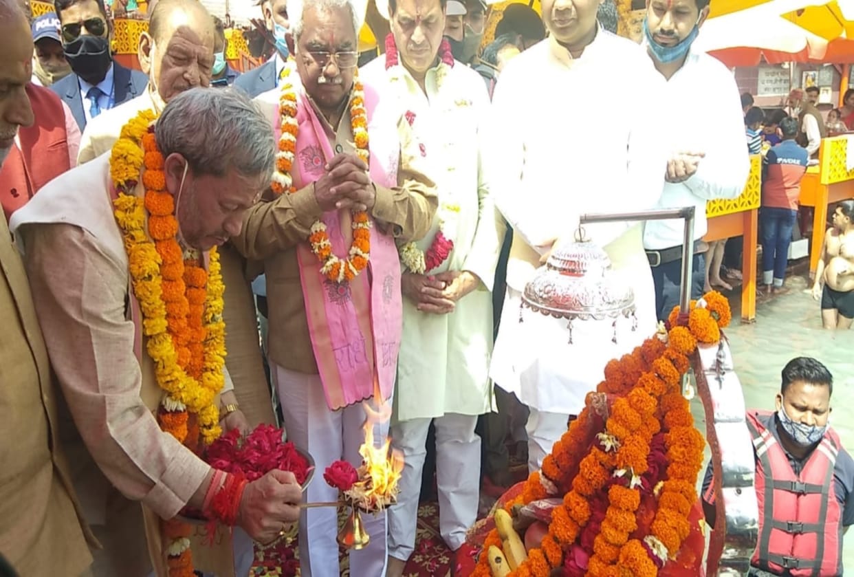 Haridwar Kumbh 2021: CM Tirath Singh Rawat does ganga puja in haridwar photos