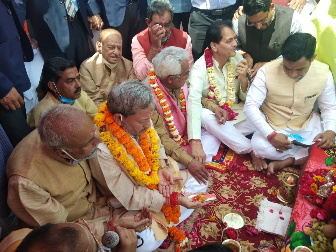 Haridwar Kumbh 2021: CM Tirath Singh Rawat does ganga puja in haridwar photos