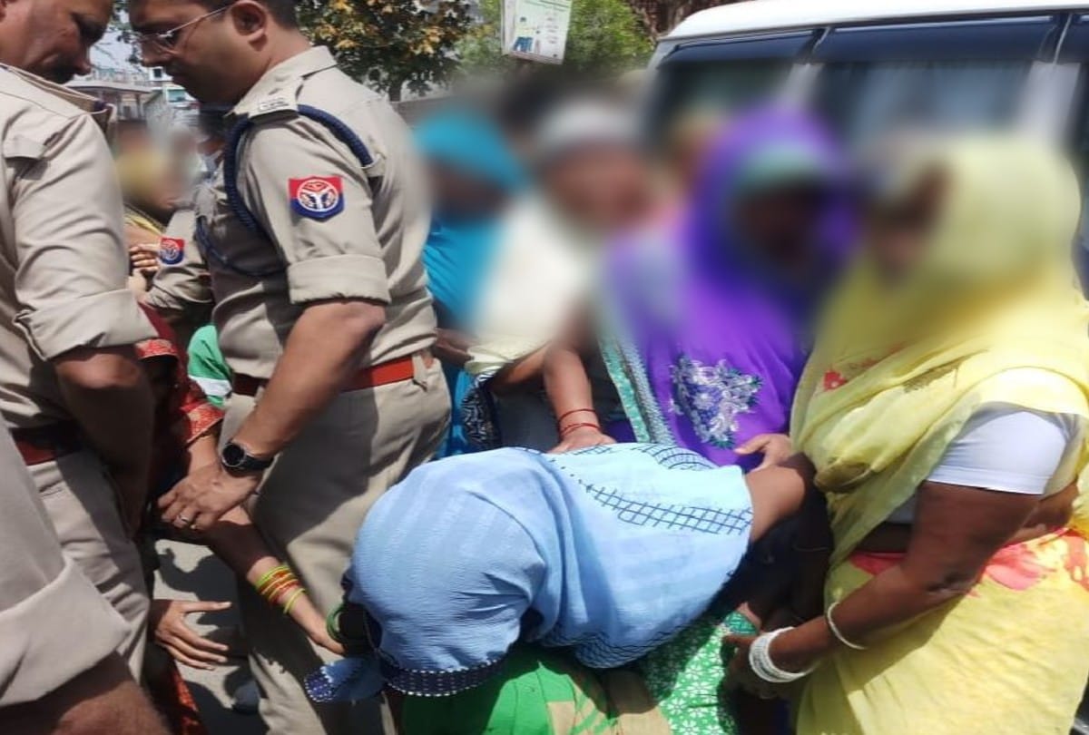 agra minor girl murder case: women protest in agra