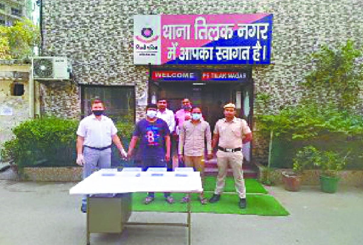 Two crooks arrested for attempting to extort one million from businessman in delhi