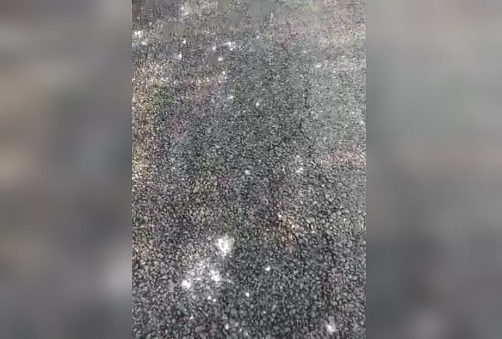 Dehradun News: Cracks fell on Road after one Day of Construction photos