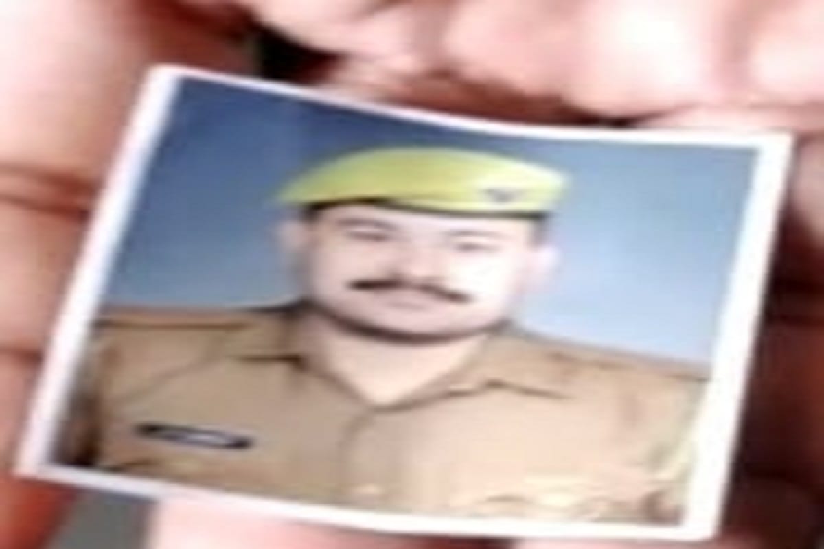 Ayodhya resident Excise soldier shot dead in roadways Azamgarh