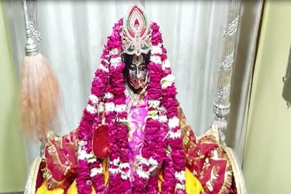 Rangbhari ekadashi baba vishwanath ka Geet Gavana at Mahanta Awas