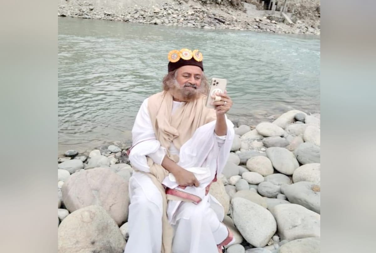 Art of Living founder Shree Shree Ravi Shankar visit Tupchaling Gompa of Lahaul himachal