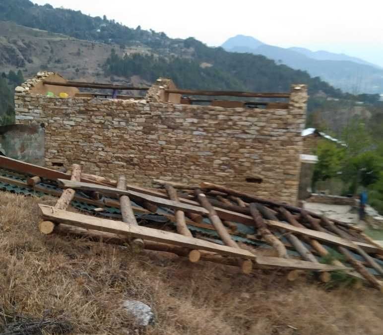 The roof of the house was blown away by the storm in Zarati