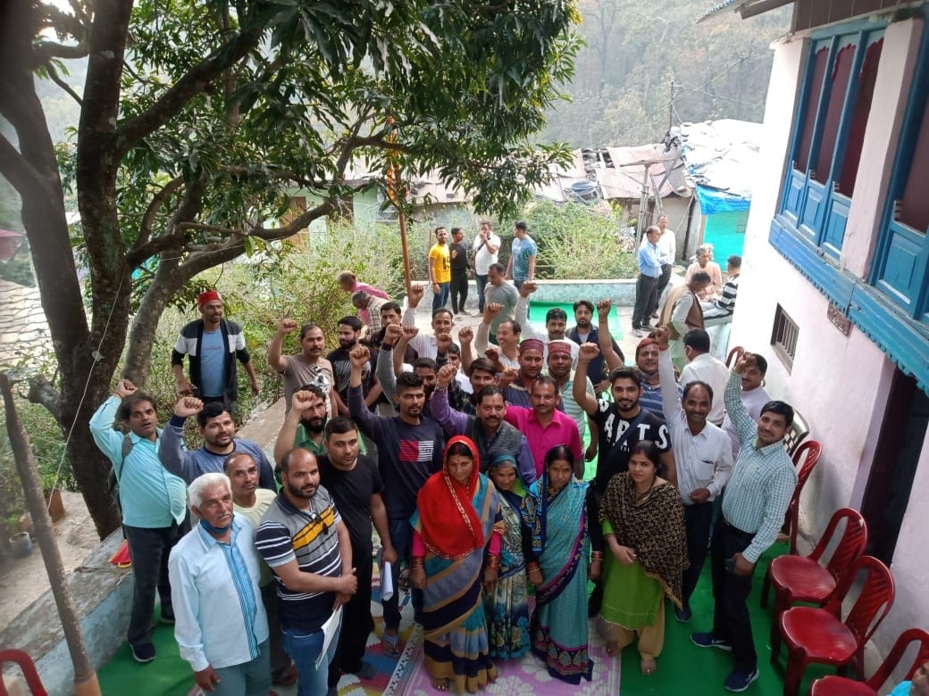 Emergency meeting of priest, mobilized against the trust