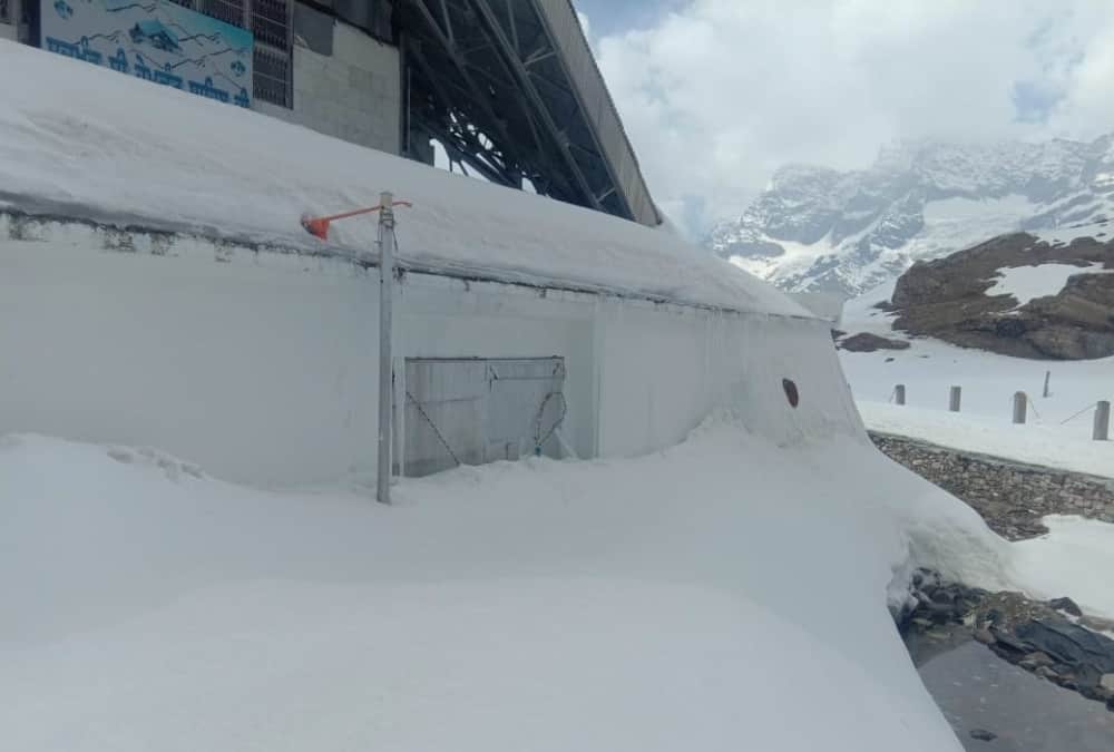 Hemkund Sahib Yatra 2021: Six feet snow frozen on Road, pilgrims will pass through glacier, photos