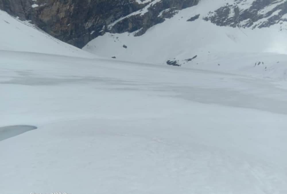 Hemkund Sahib Yatra 2021: Six feet snow frozen on Road, pilgrims will pass through glacier, photos