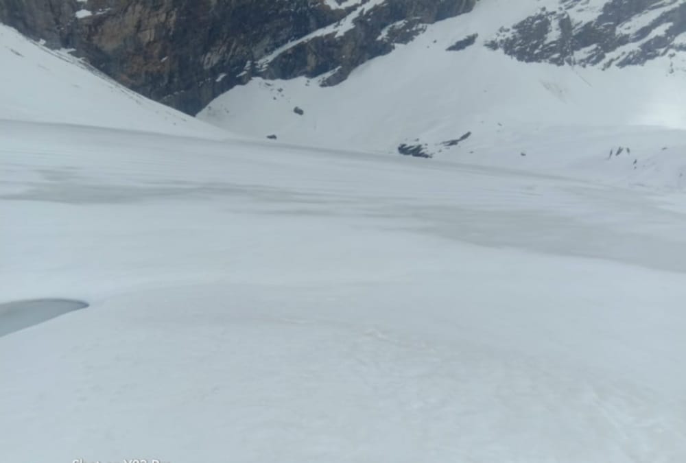 Hemkund Sahib Yatra 2021: Six feet snow frozen on Road, pilgrims will pass through glacier, photos